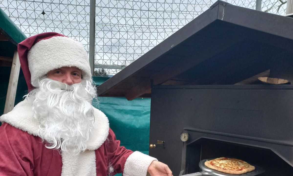 Erfolgreiche Pizza-Aktion auf dem Weihnachtsmarkt