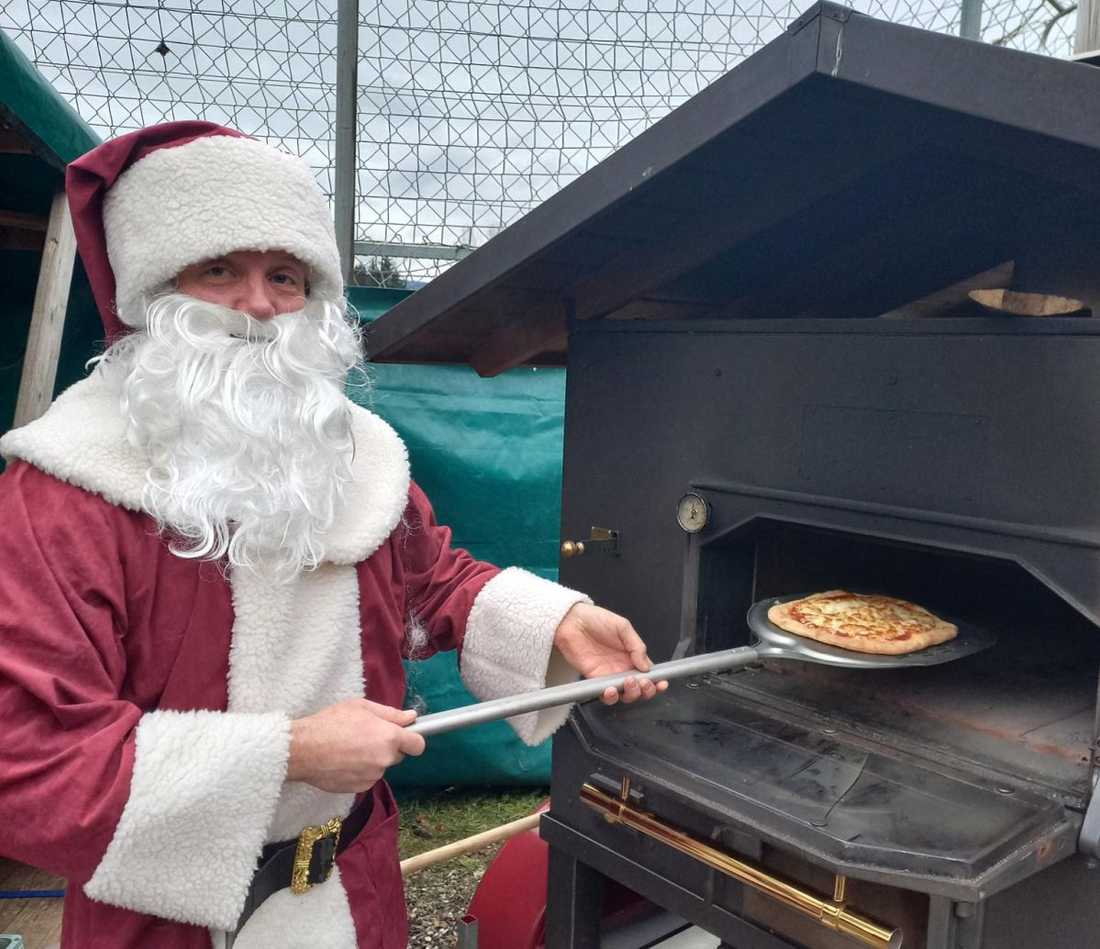 Erfolgreiche Pizza-Aktion auf dem Weihnachtsmarkt